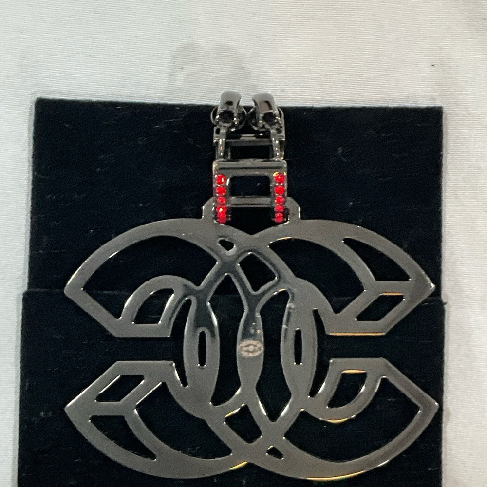 Chanel Diamantés one sided Crystal clip on earring - Picture 4 of 7